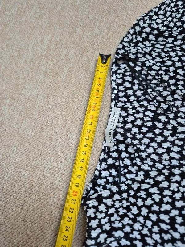 Pull&Bear Mono corto Y2K con motivo blanco y negro talla M – photo 5